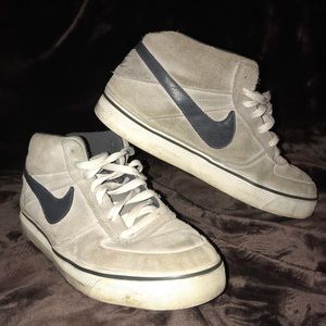 Nike mid top shoes